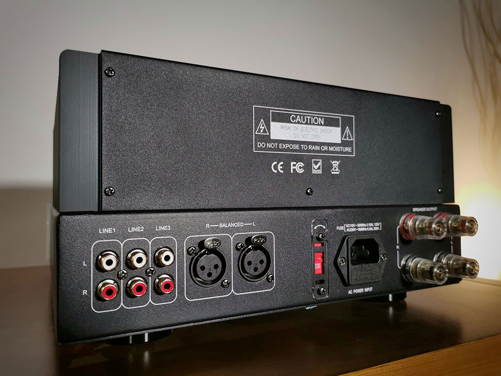 DA805-rear DA805 Hybrid Integrated Amplifier